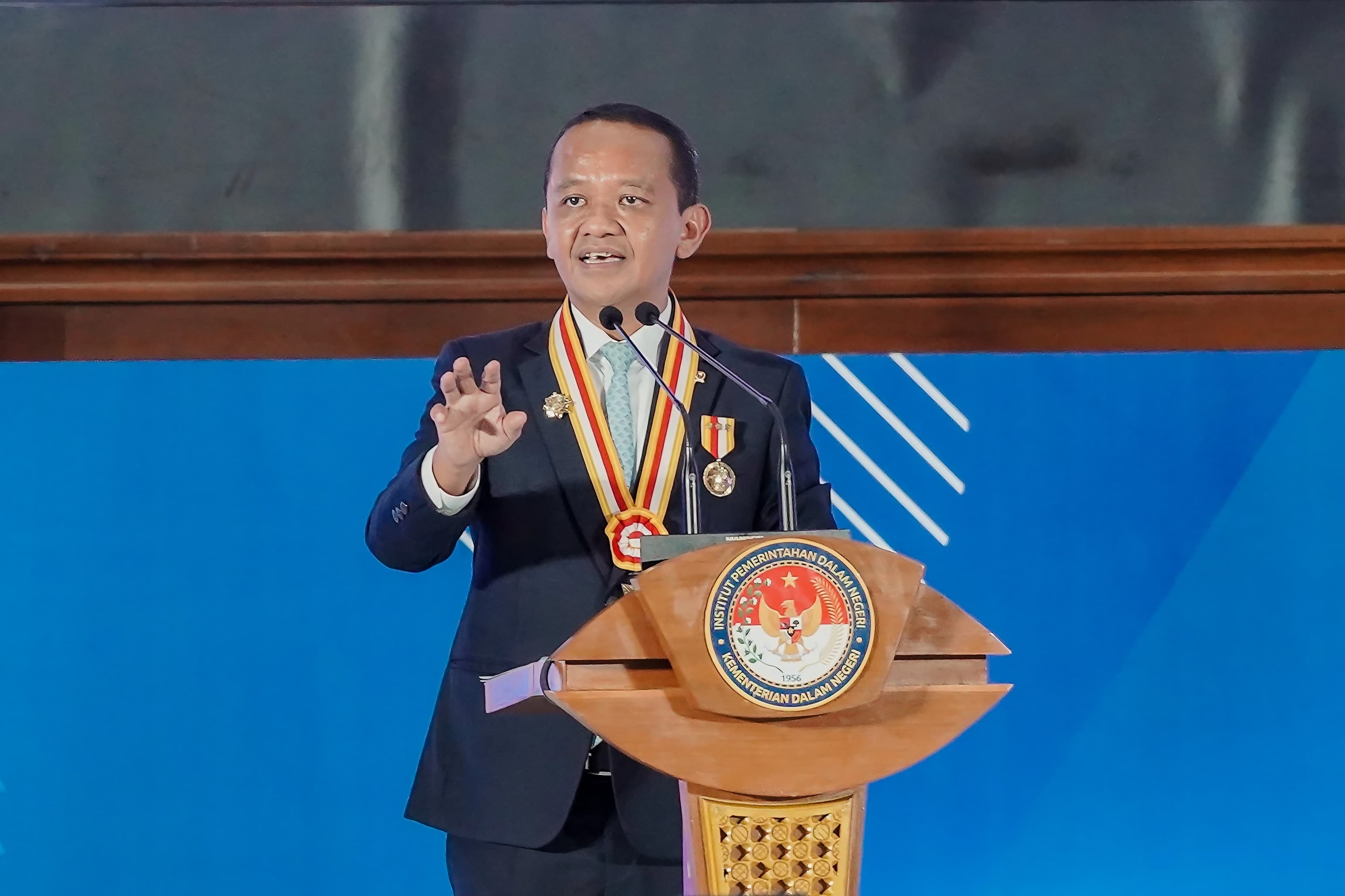 Menteri Bahlil Dapat Anugerah Kartika Astha Brata Utama dan Alumni Kehormatan dari IPDN