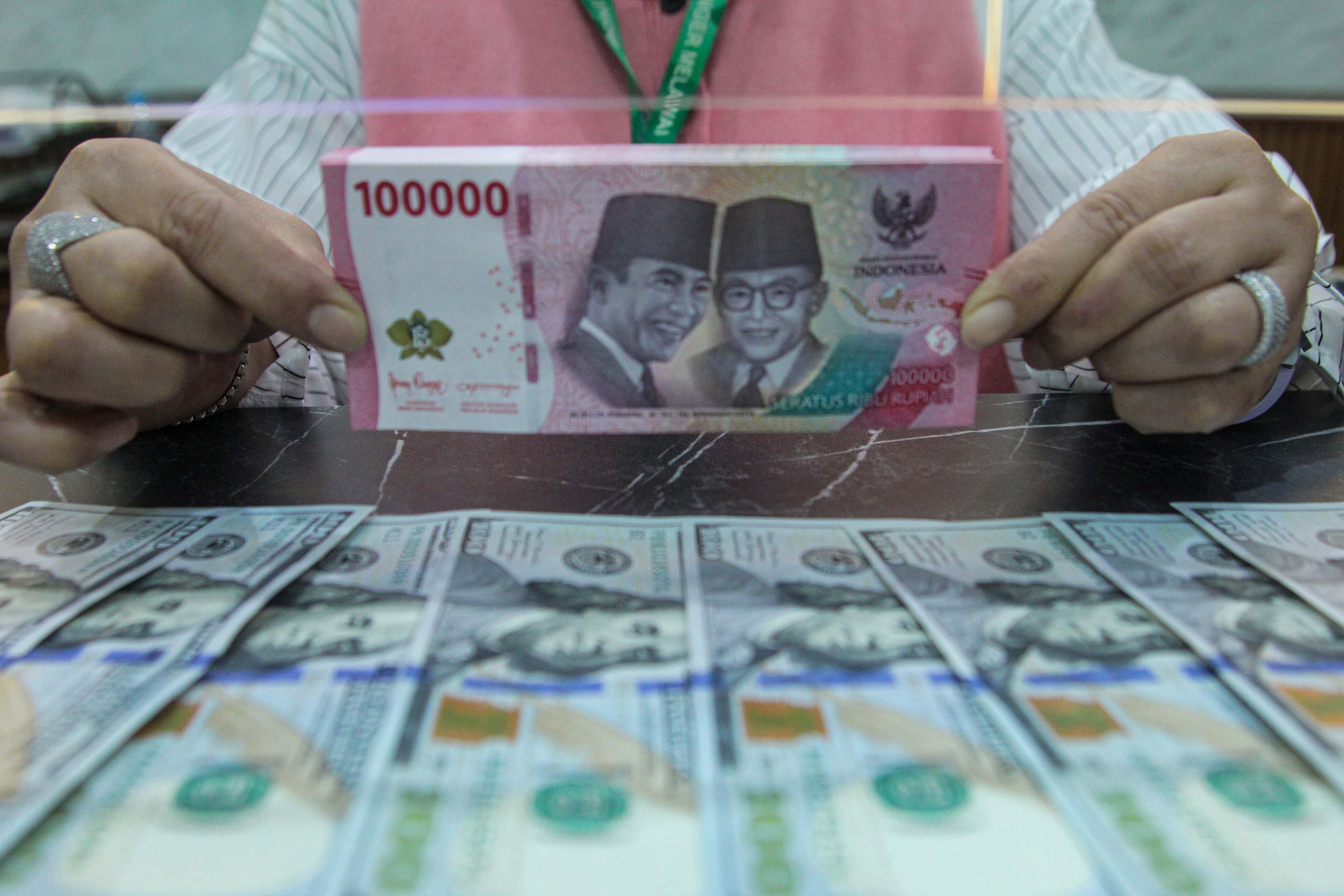 Rupiah Nanjak Lagi 15 Poin ke Rp16.664,5