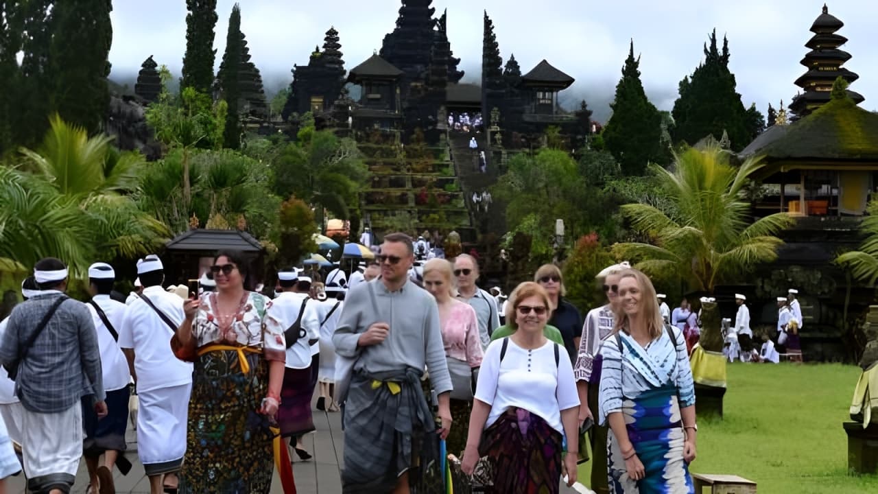 Kunjungan Wisman ke RI Naik 9,15%, Malaysia Penyumbang Terbanyak