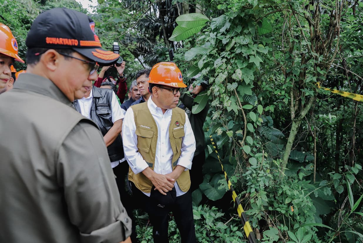 Tinjau Lokasi Likuifaksi Purwakarta, Menko PMK Pastikan Relokasi Warga Dipercepat