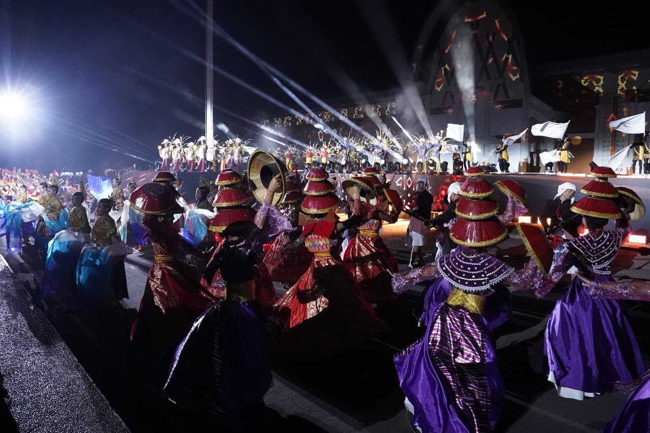 Wapres Gibran Tutup FORNAS VIII NTB 2025, Tari Kolosal Diundang Tampil di Istana Negara