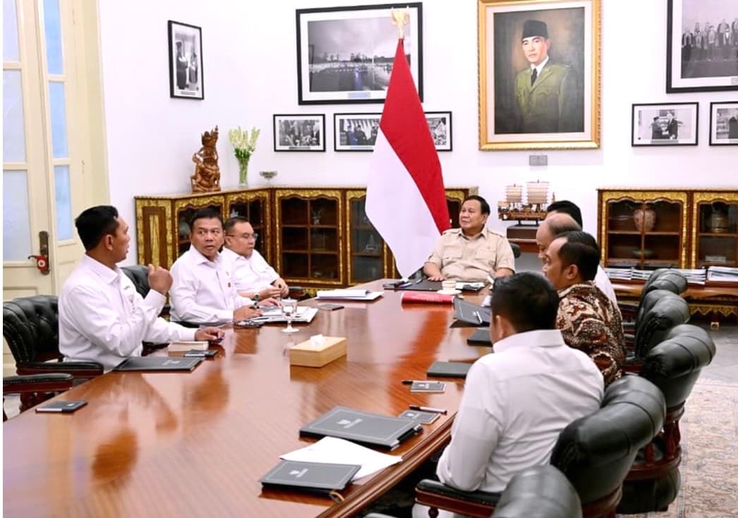 Prabowo Panggil Dasco, Kapolri, Kepala BIN, Kepala BGN dan Kepala Bulog untuk Pertemuan Tertutup