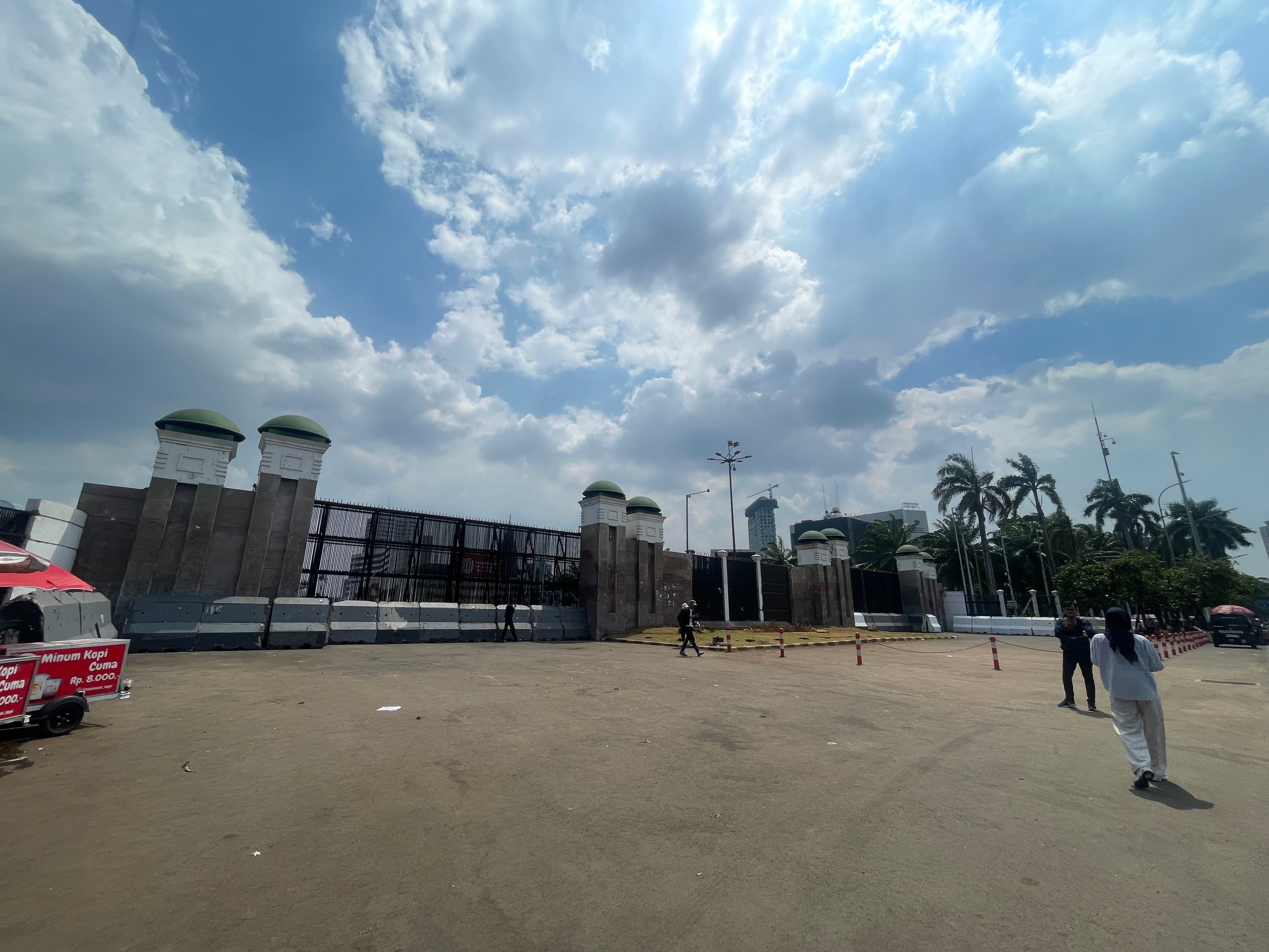 Gerbang DPR Masih Sepi, Aksi BEM SI Belum Terlihat