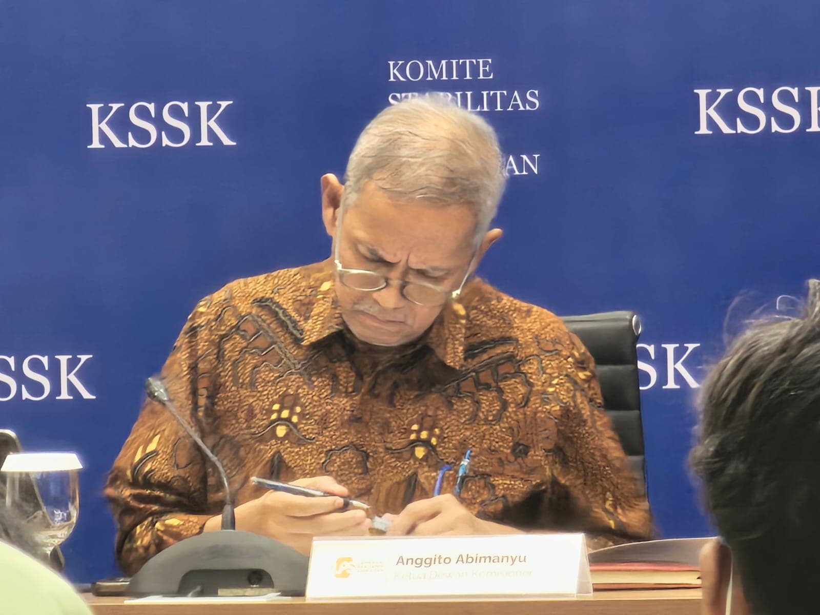 LPS: Generasi Muda Dominasi Warga Tanpa Rekening, Bonus Demografi Kian Terancam