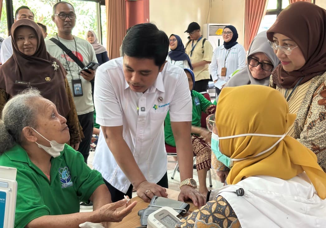 Pemerintah Jemput Bola Layani Cek Kesehatan Gratis, Sasar Lansia di Panti Sosial