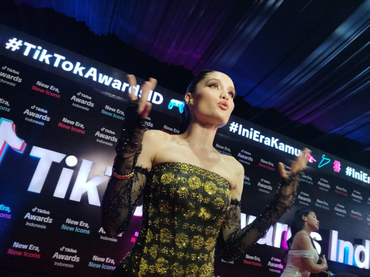 Kasus Pasien BPJS Meninggal Usai Dihina Oknum Nakes Viral, Cinta Laura Sentil Sistem Kesehatan Indonesia