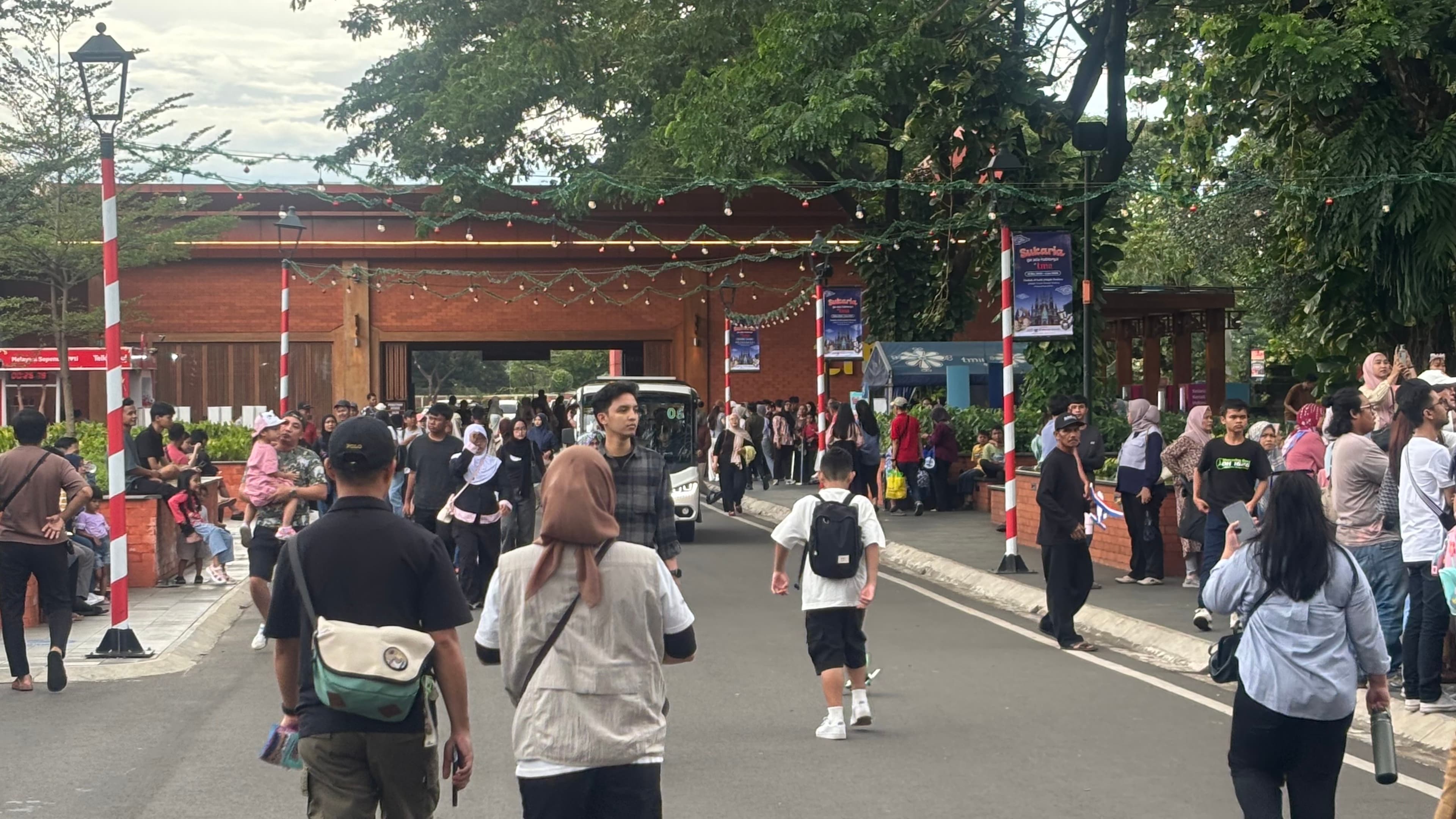 Targetkan 430 ribu Pengunjung Saat Nataru, TMII Siapkan Berbagai Pertunjukan hingga Doa Bersama