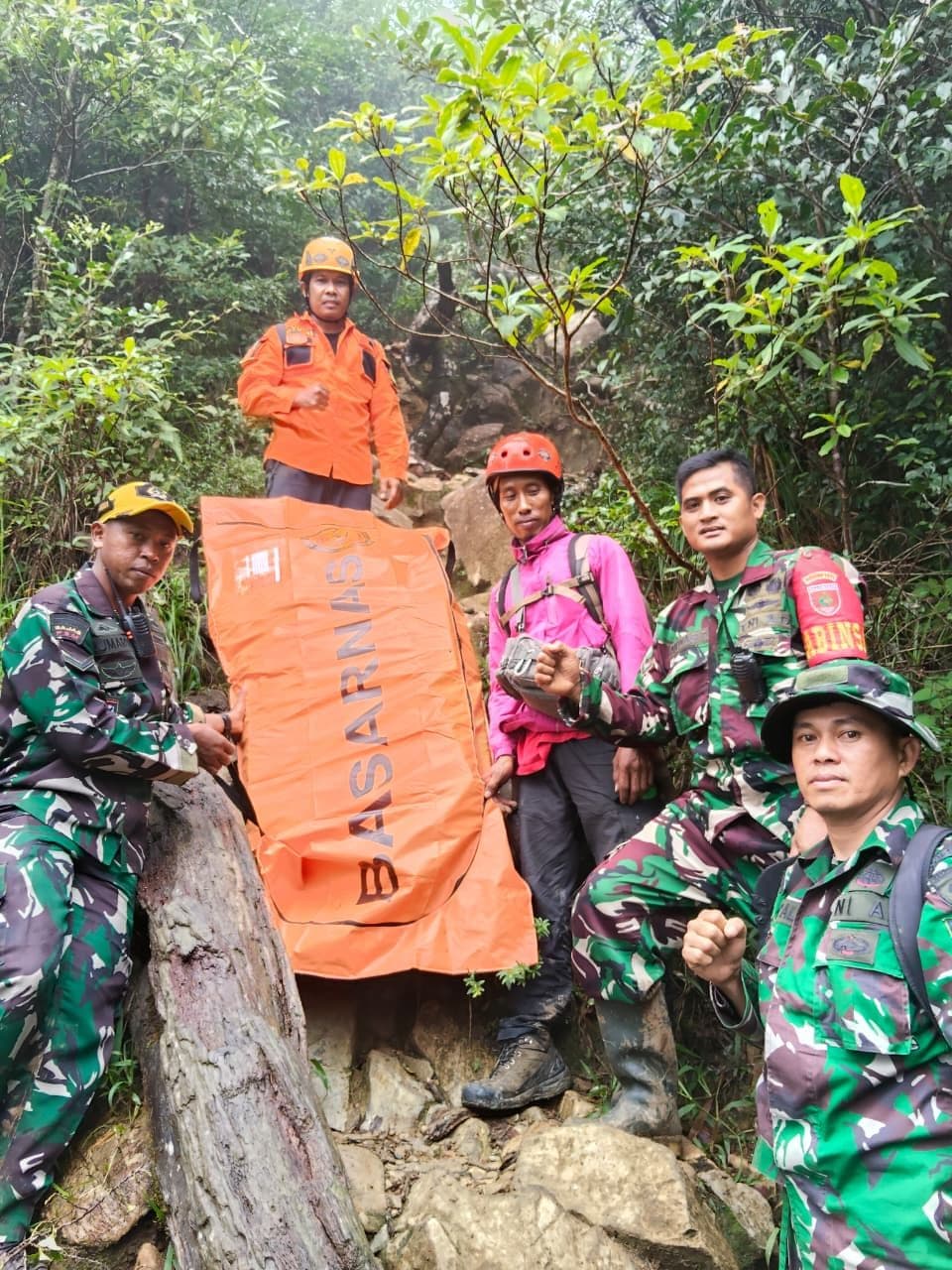 Terjang Medan Ekstrem, TNI AD Lanjutkan Operasi SAR Pesawat ATR 42-500 di Bulusaraung