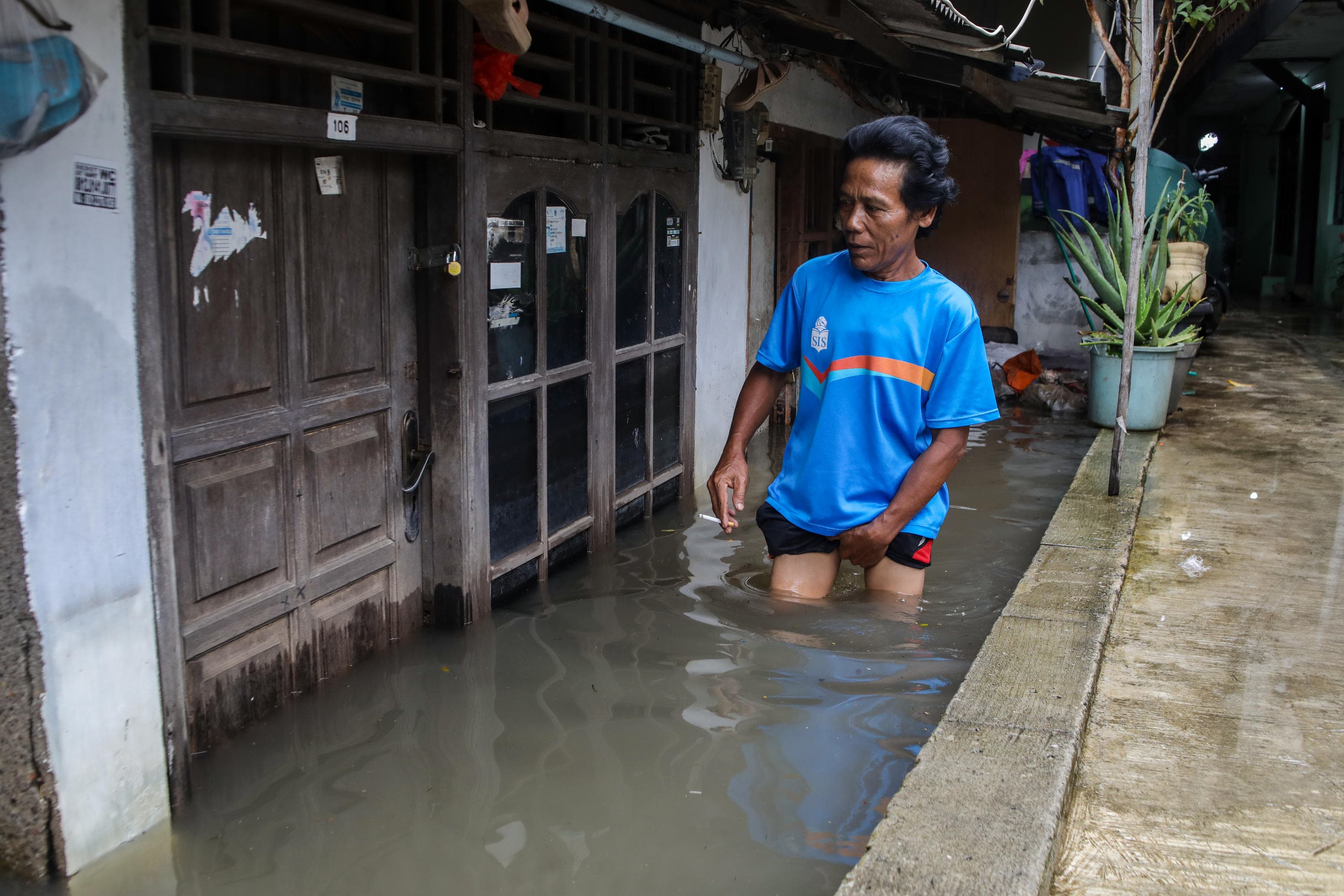 Waspada Penyakit Usai Banjir di Jakarta, ISPA hingga DBD Mengintai