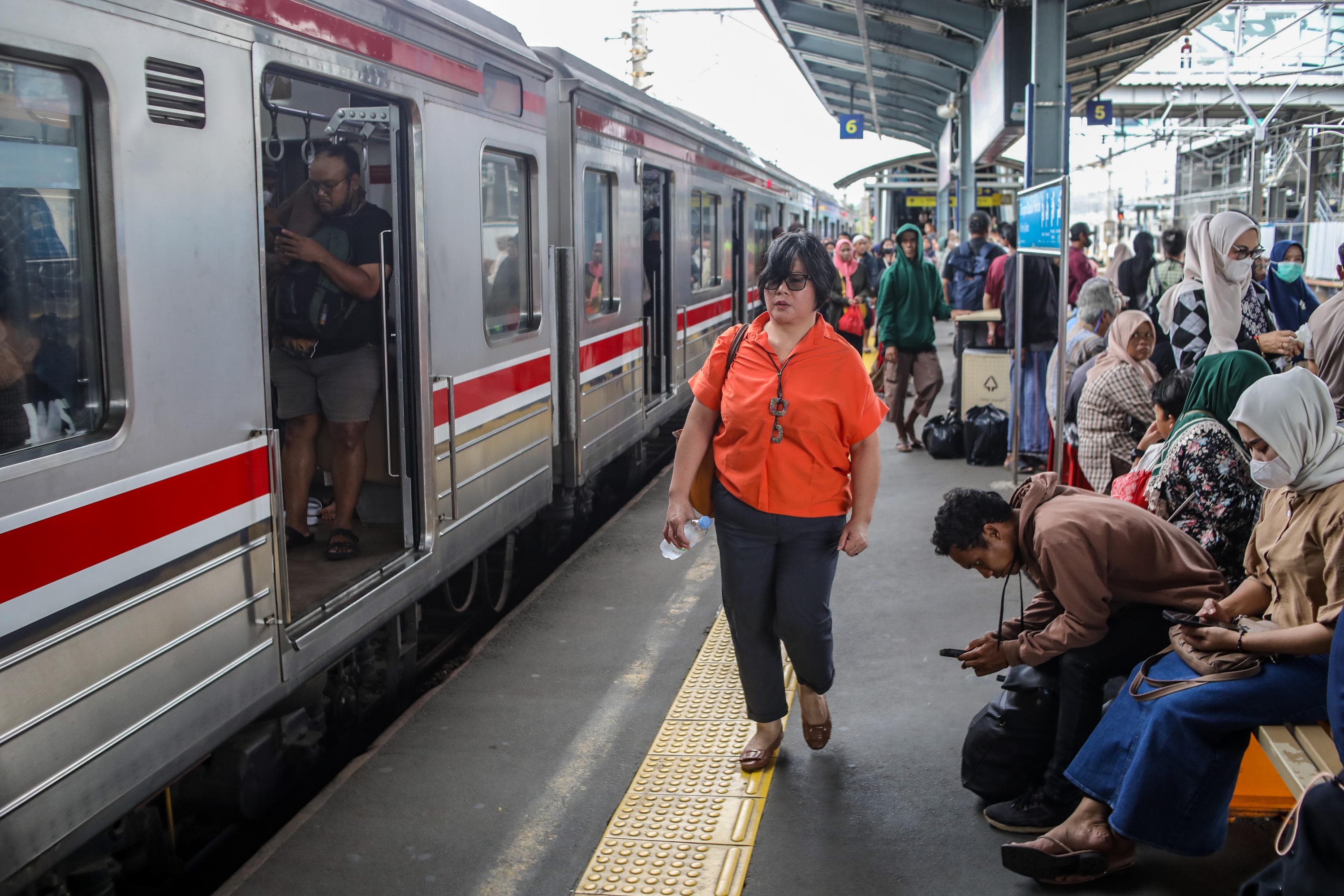 Okupansi Capai 124 Persen, KAI Angkut 1 Juta Penumpang Saat Libur Imlek