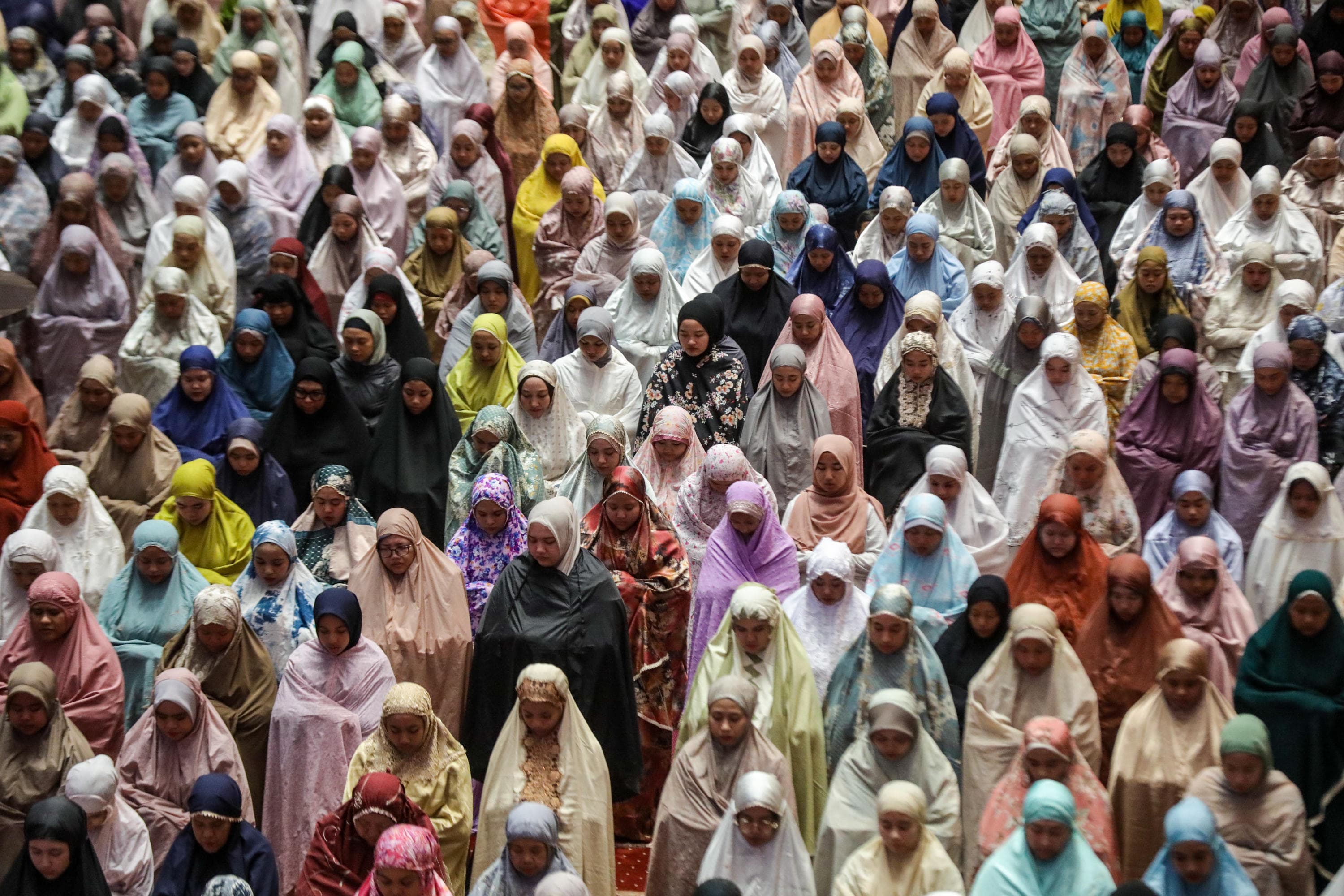 Sholat Tarawih Tapi Tidak Sholat Isya, Apa Hukumannya?