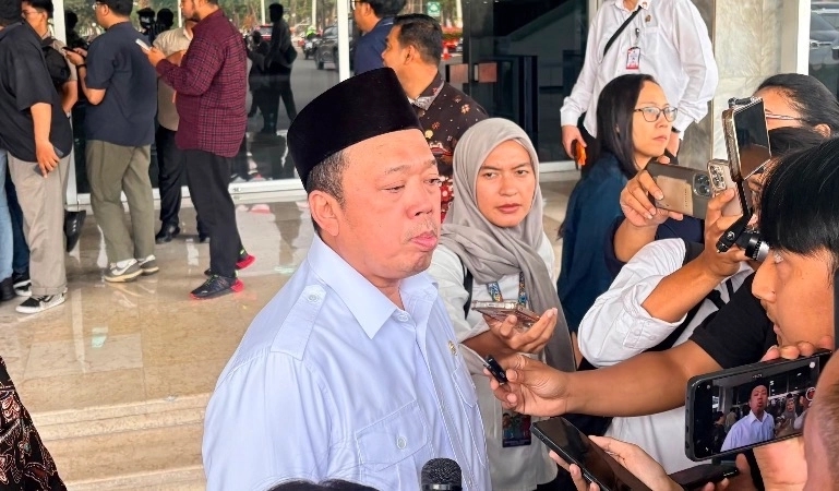 Boyamin Duga Nusron Wahid ke Malaysia Usai Menghindari Panggilan KPK