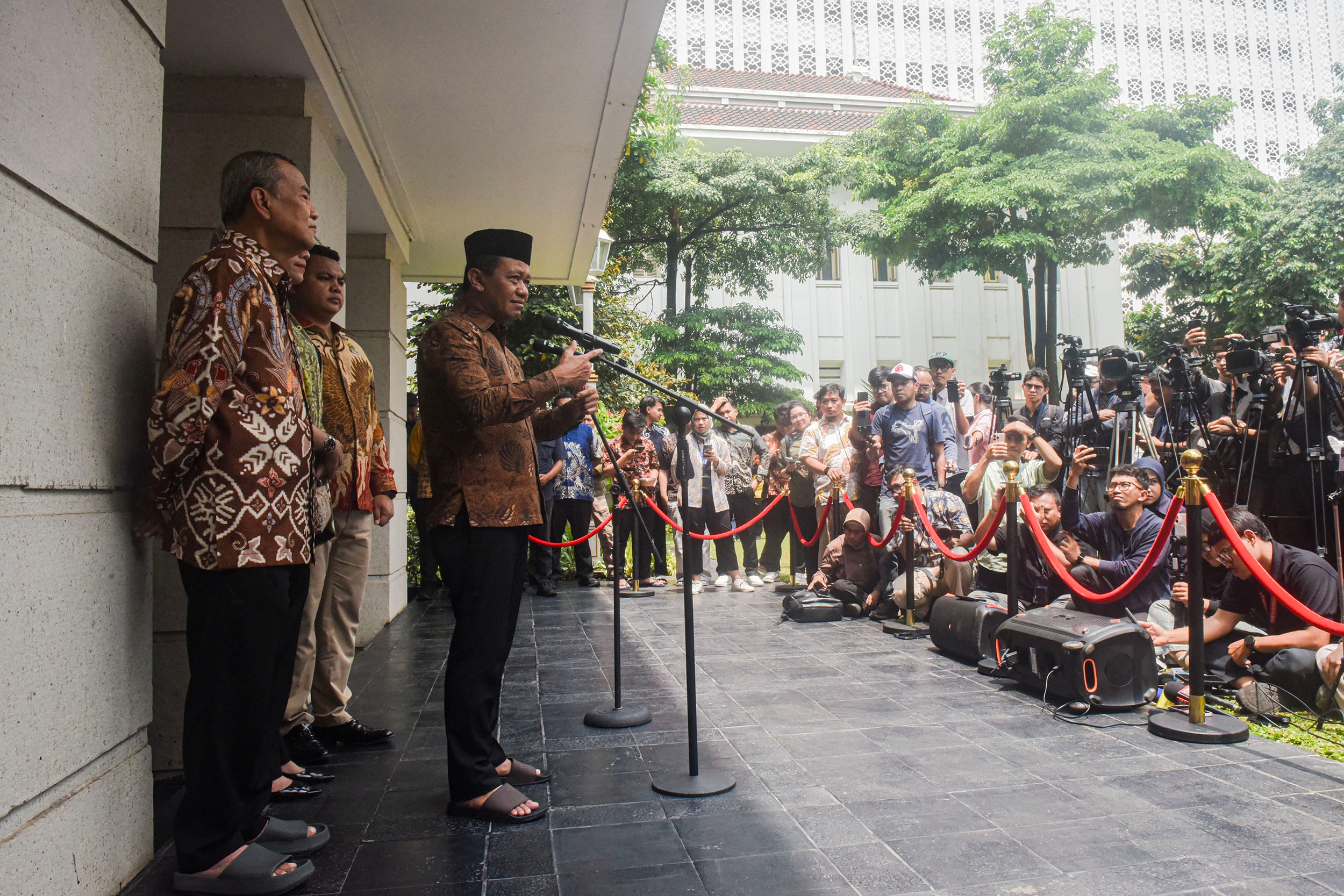 Menteri ESDM Sampaikan Keterangan Pers Stok BBM