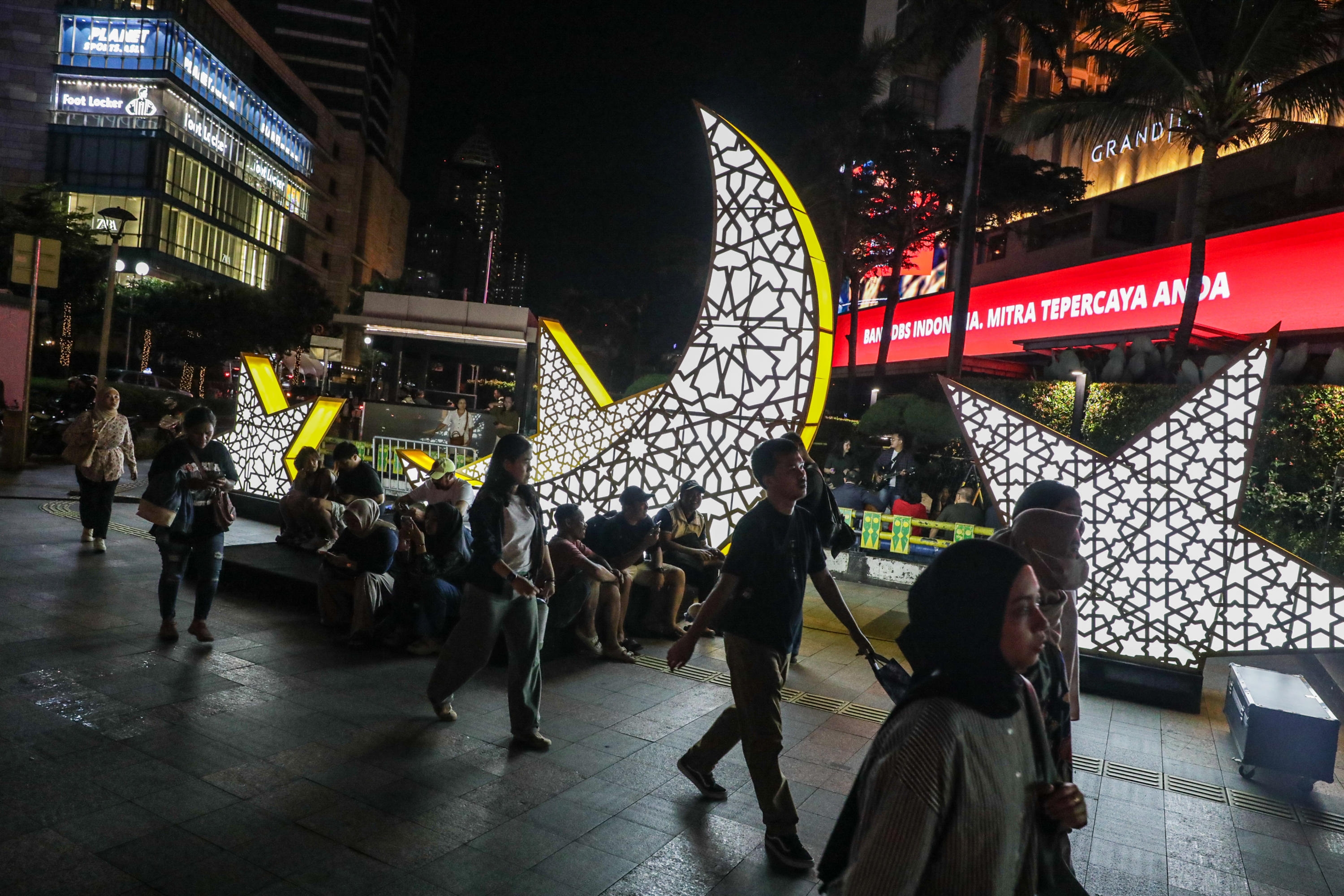 Kemeriahan Jakarta Light Festival Ramadan Kareem di Bundaran HI