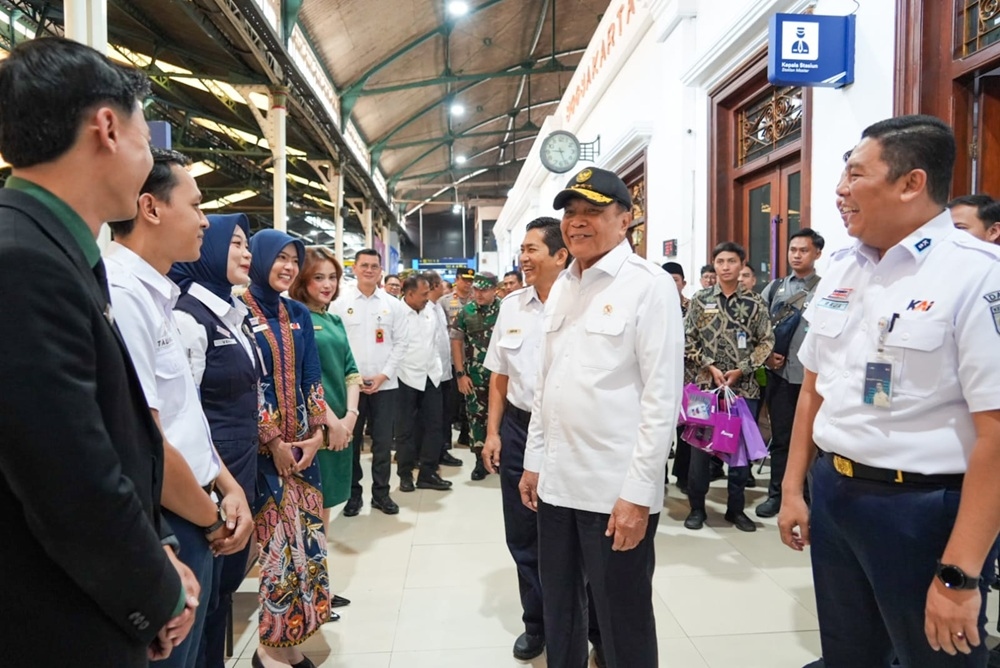 Pantau Kesiapan Arus Mudik Lebaran di Yogyakarta, Menko Polkam: Kita Ditakdirkan untuk Melayani Masyarakat