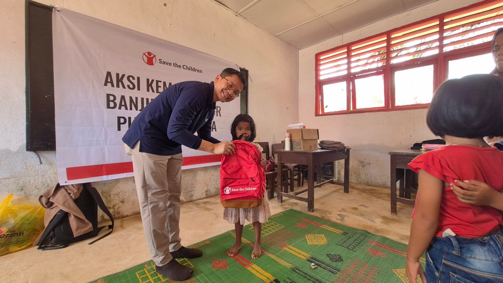 Korban Banjir Sumatra Masih Berjuang Pulih, Anak-anak Harus Jalan Berjam-jam ke Sekolah