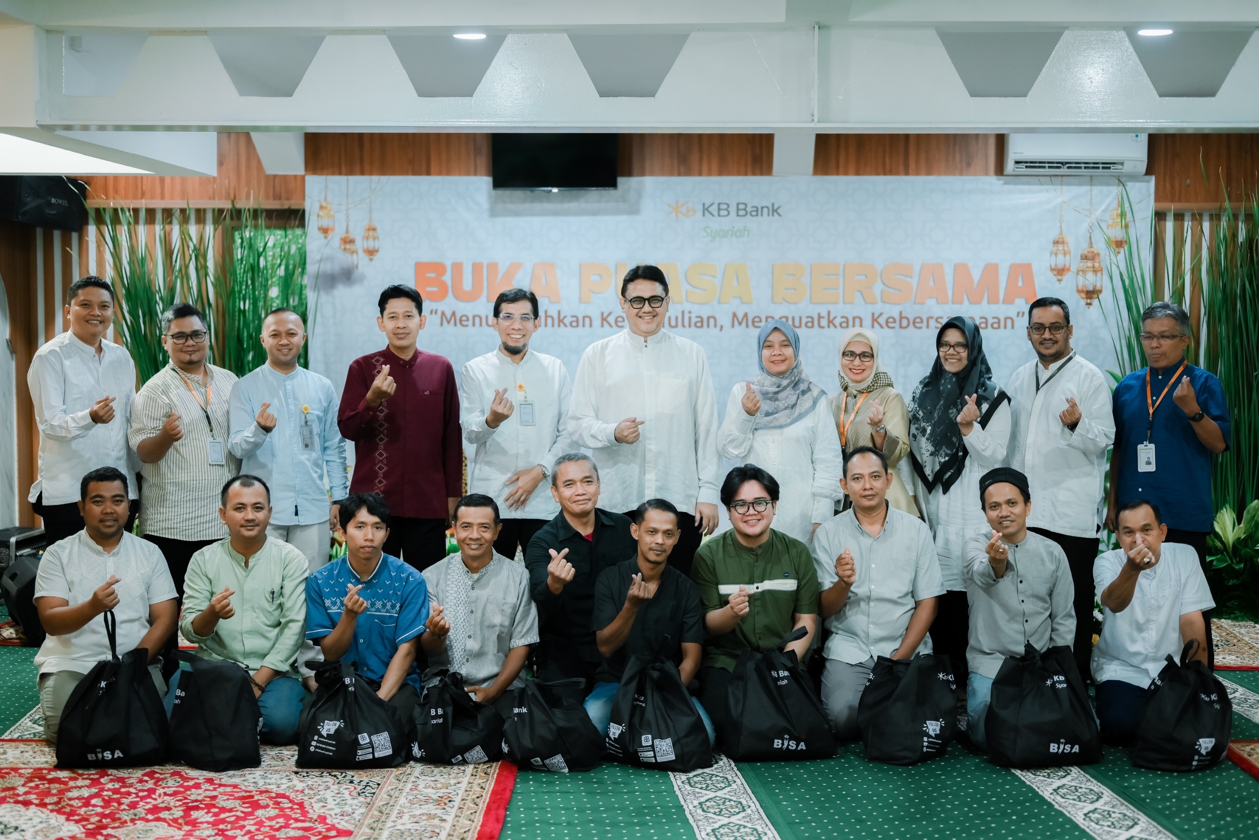 Perkuat Kontribusi Sosial, KB Bank Syariah Gelar Aksi CSR Serentak se-Indonesia