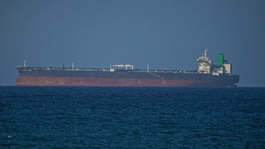 Banyak Kapal Tertahan di Selat Hormuz Menunggu Koordinasi dengan IRGC