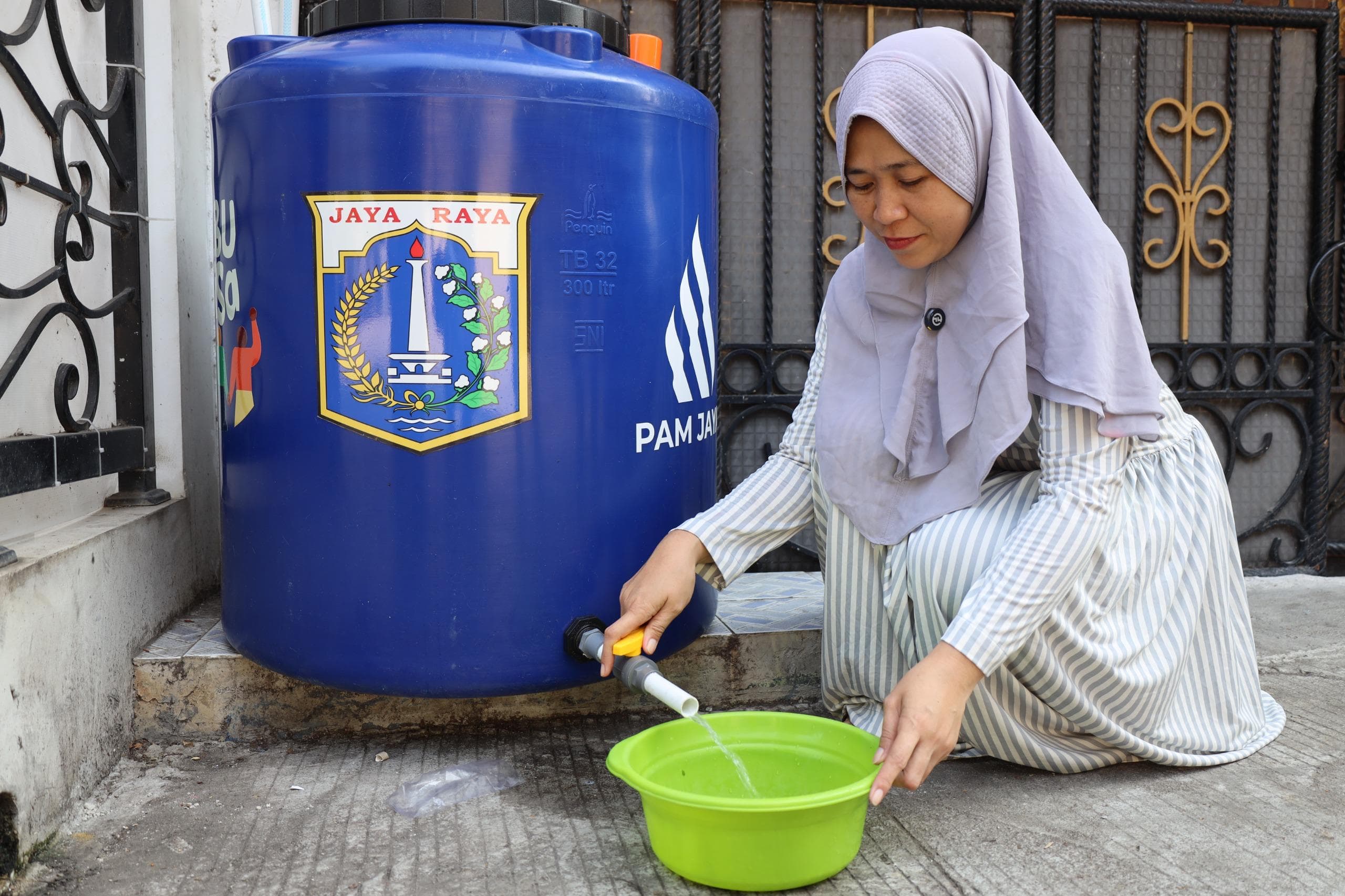 Peringati Hari Kartini, PAM Jaya Bagikan 100 Toren Air untuk Ibu-ibu di Jakarta Utara