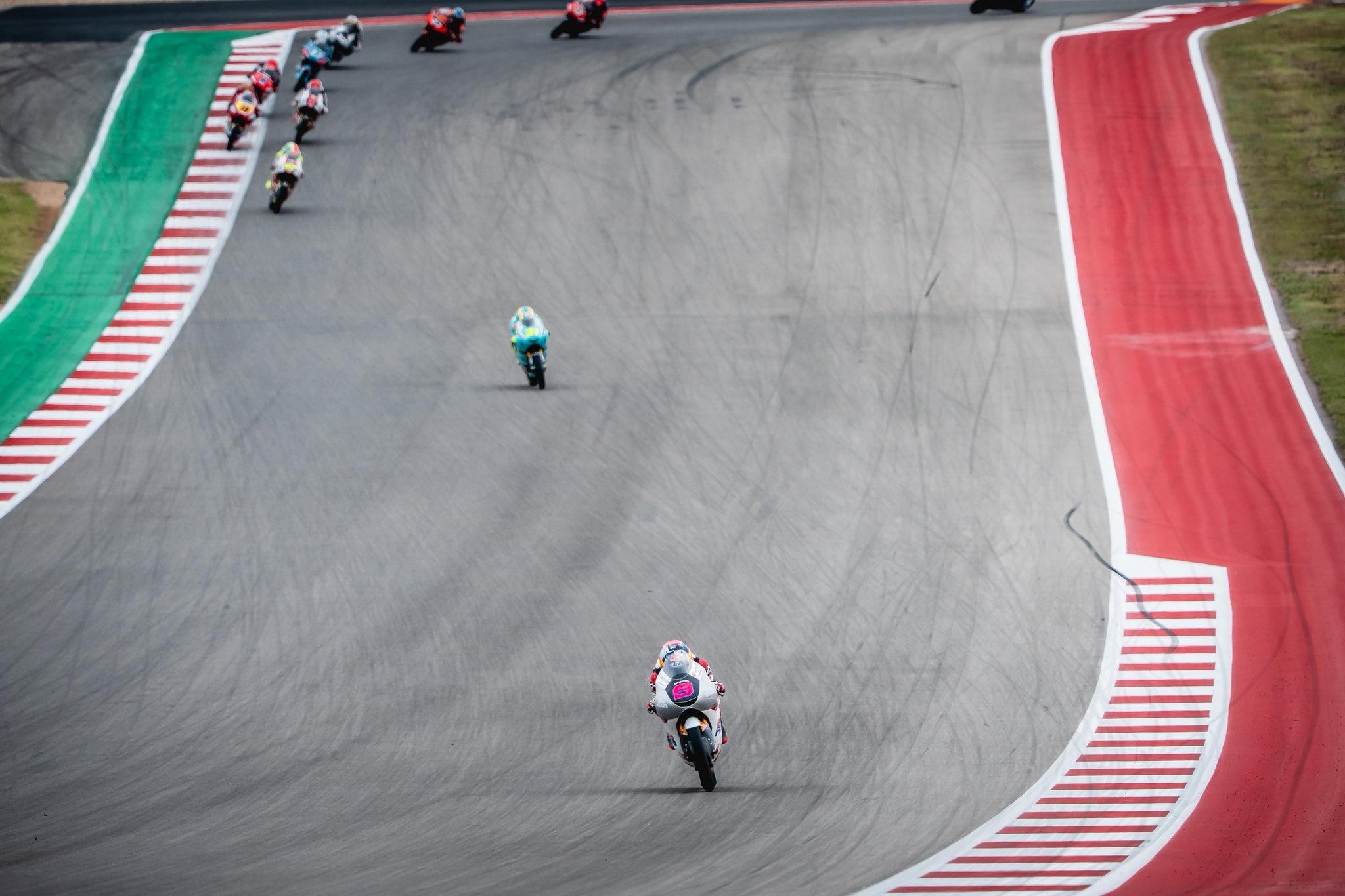 Moto3 Prancis: Fenomenal di Lintasan Basah Le Mans, Veda Ega Pratama Konsisten Amankan Posisi 4