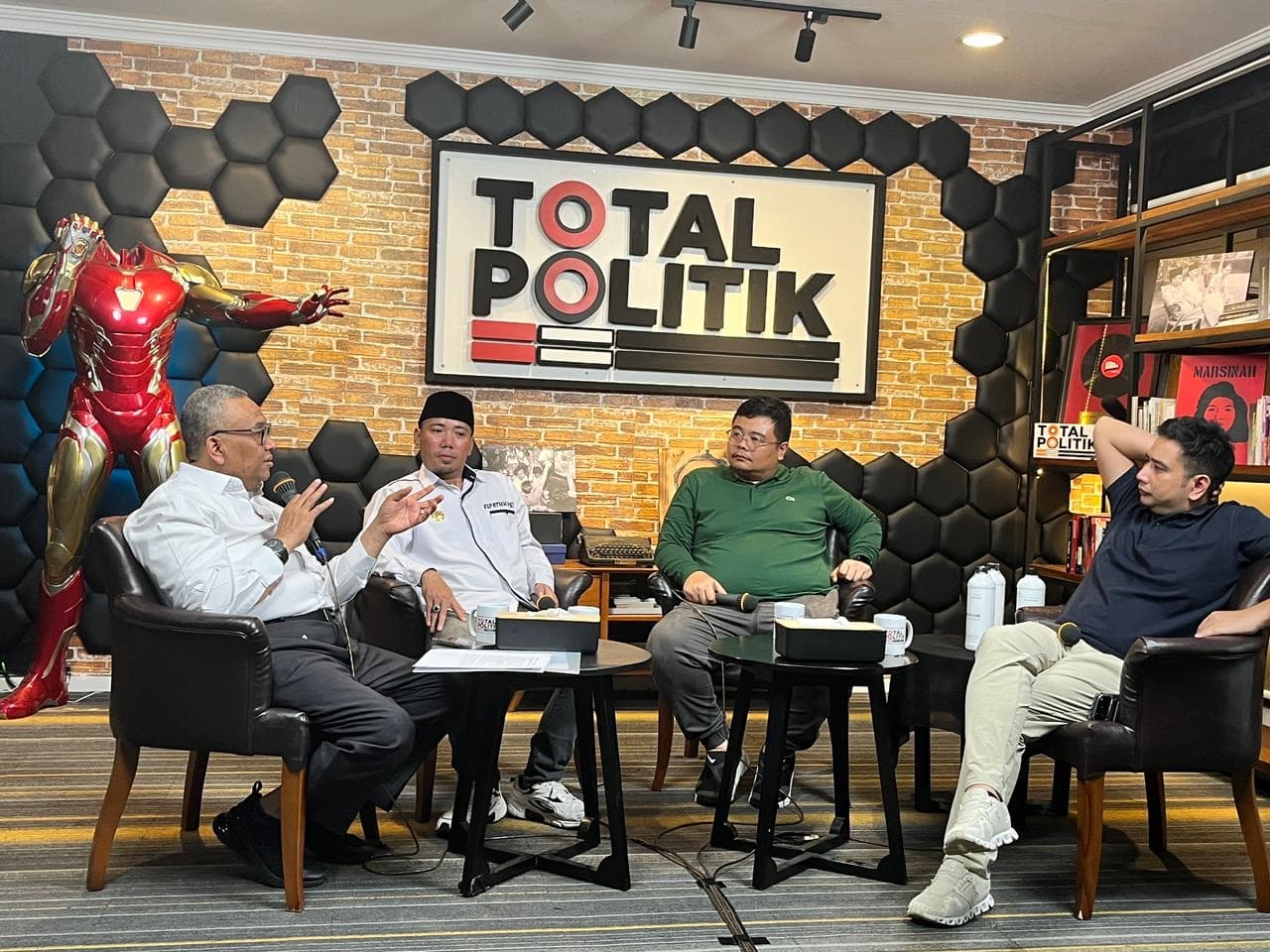 Wamenaker Dorong Kolaborasi Lintas Kementerian, Industri Tembakau Diminta Tak Dianaktirikan