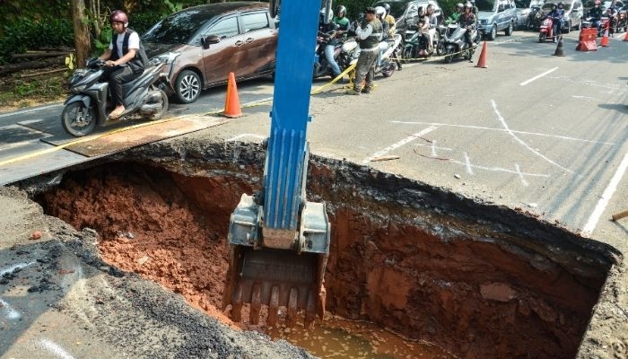 Jalan Amblas di Lenteng Agung Sebabkan Macet Parah, Ini Rute Alternatif ke Depok