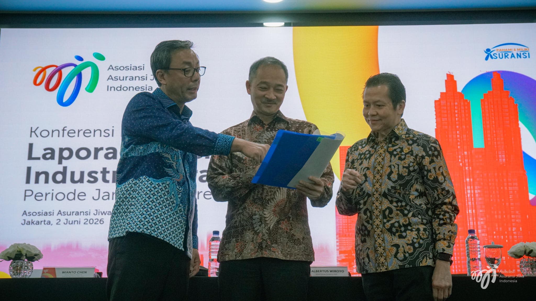 Pelemahan Rupiah Memicu Naiknya BIaya Kesehatan, Apakah Premi Asuransi Berpotensi Naik?