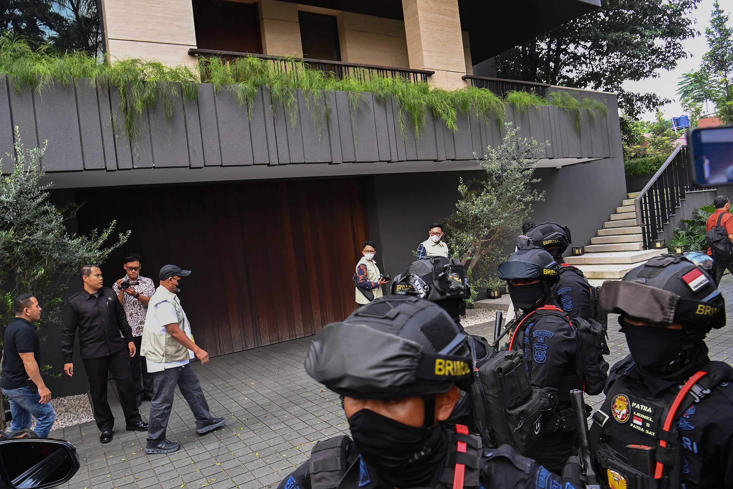 KPK Sita Mobil Sport hingga Valas dari Rumah Silmy Karim