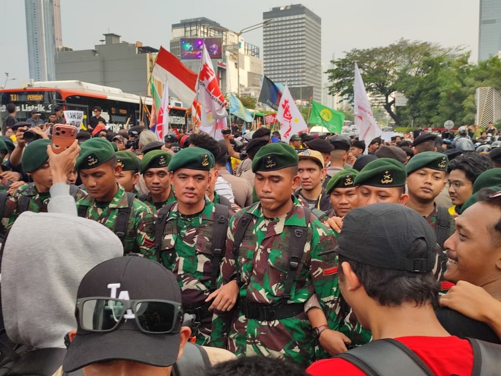 Mahasiswa Long March, MH Thamrin Arah Bundaran HI Lumpuh Total