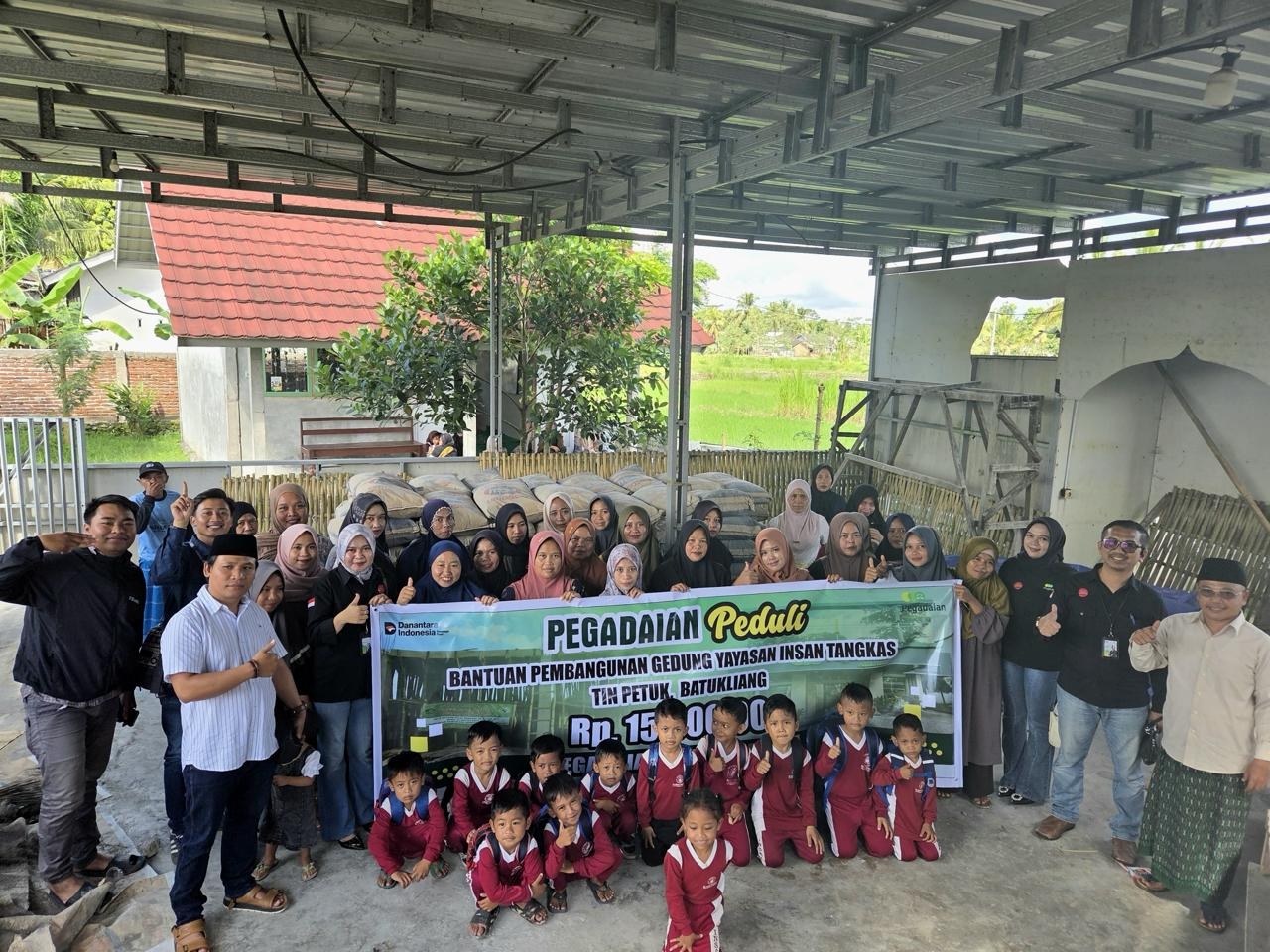 Pegadaian Perkuat Pendidikan lewat Bantuan Kelas dan Literasi Keuangan
