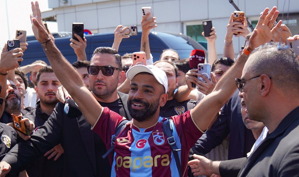 Tiba di Turki sebagai Pemain Baru Trabzonspor, Mohamed Salah Disambut dengan Meriah