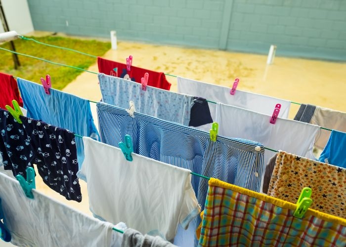 Tips Merawat Pakaian dan Perabotan Rumah Saat Musim Hujan Tiba