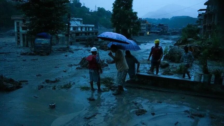 Bocah 8 Tahun Selamat dari Banjir Nepal Setelah Kabur ke Hutan dan Naik Pohon, Akhirnya Bertemu Ibunya