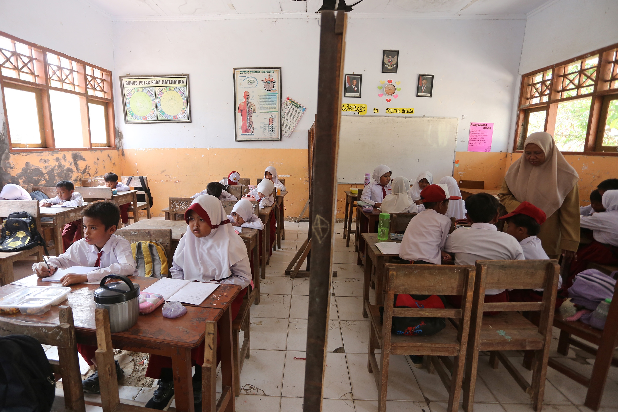 Bukan Cuma Belajar di Kelas, Pemerataan Pendidikan Juga Butuh Jembatan