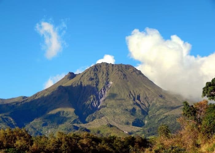 Ada Fenomena Blue Fire, Pendakian di Gunung Papandayan Dibatasi