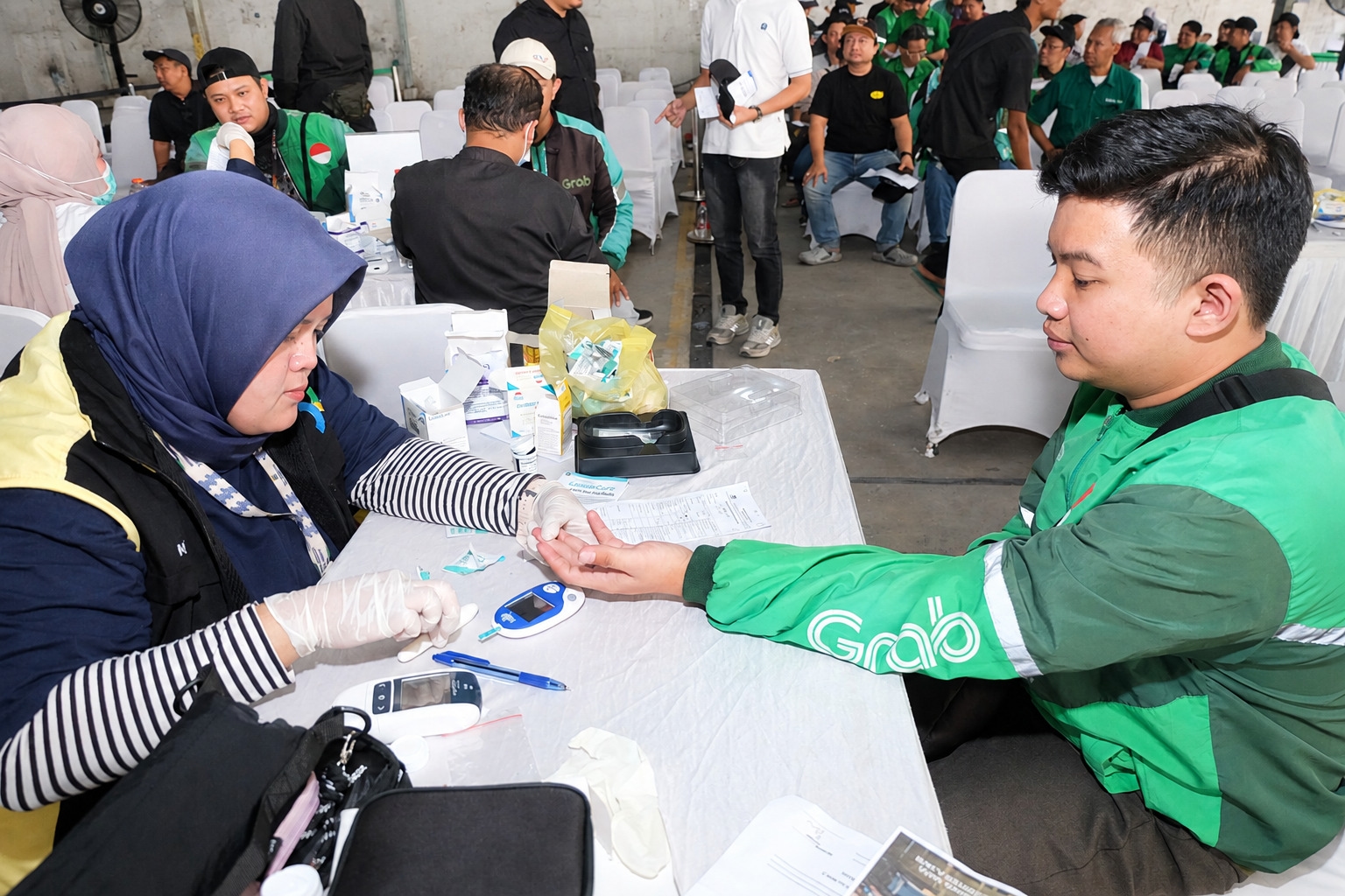 300 Mitra Grab di Bandung Ikuti Cek Kesehatan Gratis