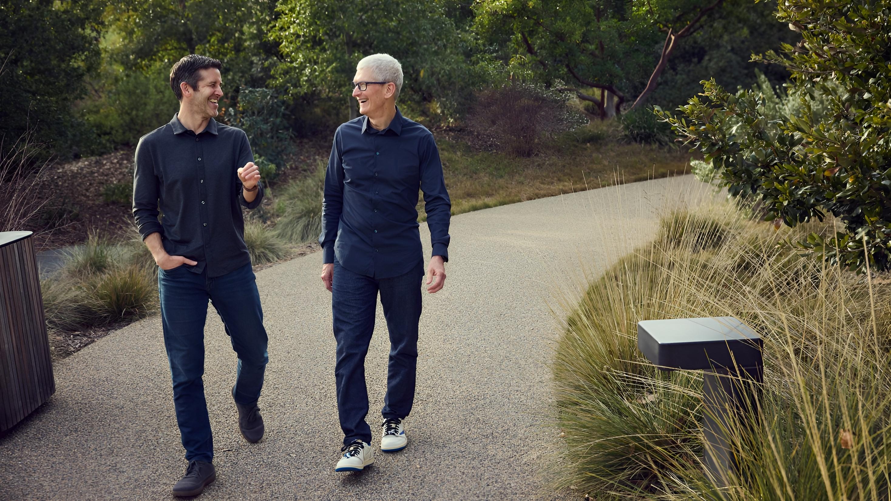 Tim Cook Muncul di Peluncuran iPhone Duo, Sinyal Pergantian CEO Apple