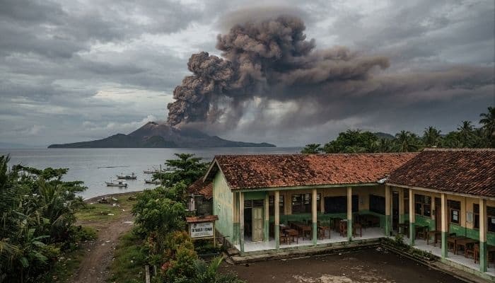 Bukan Cuma Jakarta, Ini Daftar Daerah yang Terapkan PJJ Akibat Erupsi Gunung Anak Krakatau