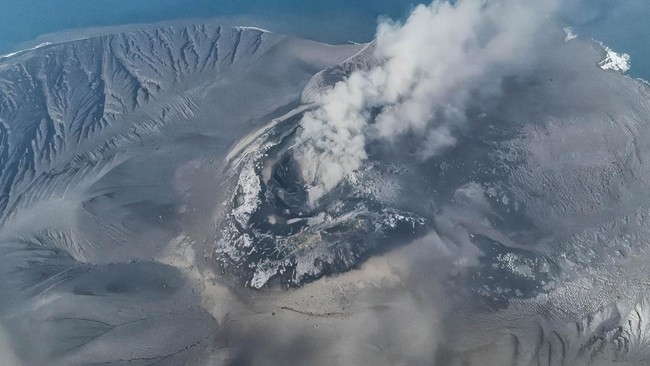 Gunung Anak Krakatau Kembali Meletus Hari Ini, Potensi Erupsi dalam Waktu Dekat Masih Tinggi