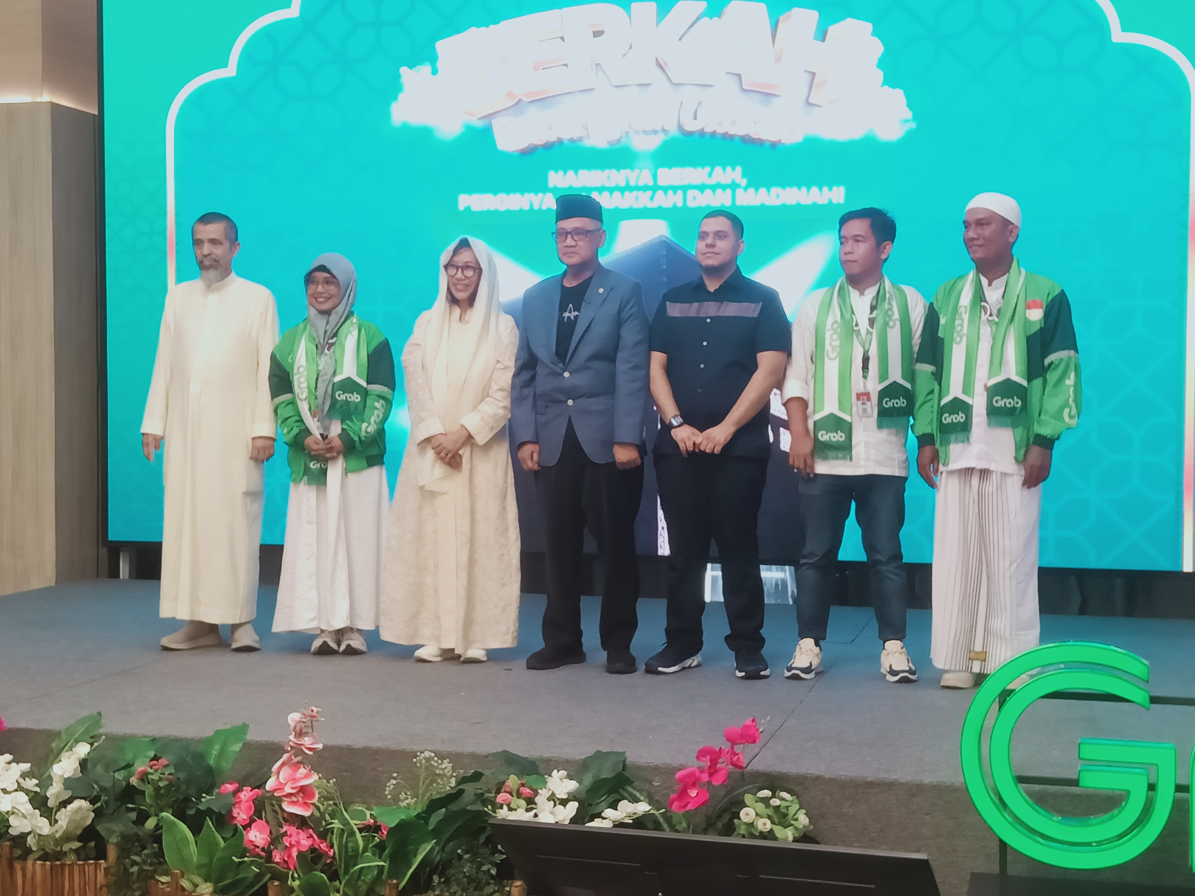 Grab Indonesia Berangkatkan 105 Mitra Pengemudi untuk Umrah