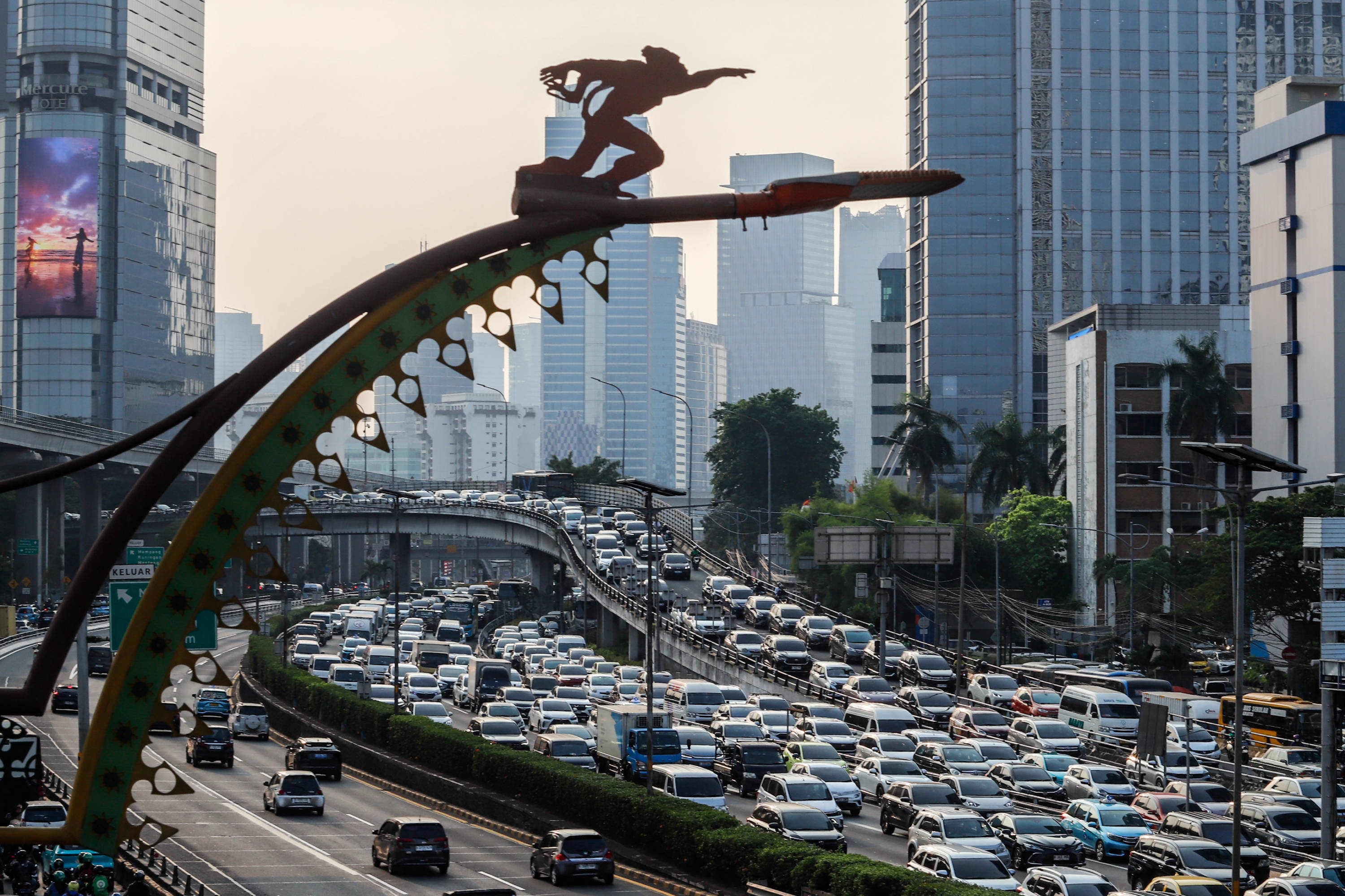 Penjualan Mobil Bensin Menurun Dibanding Mobil Listrik
