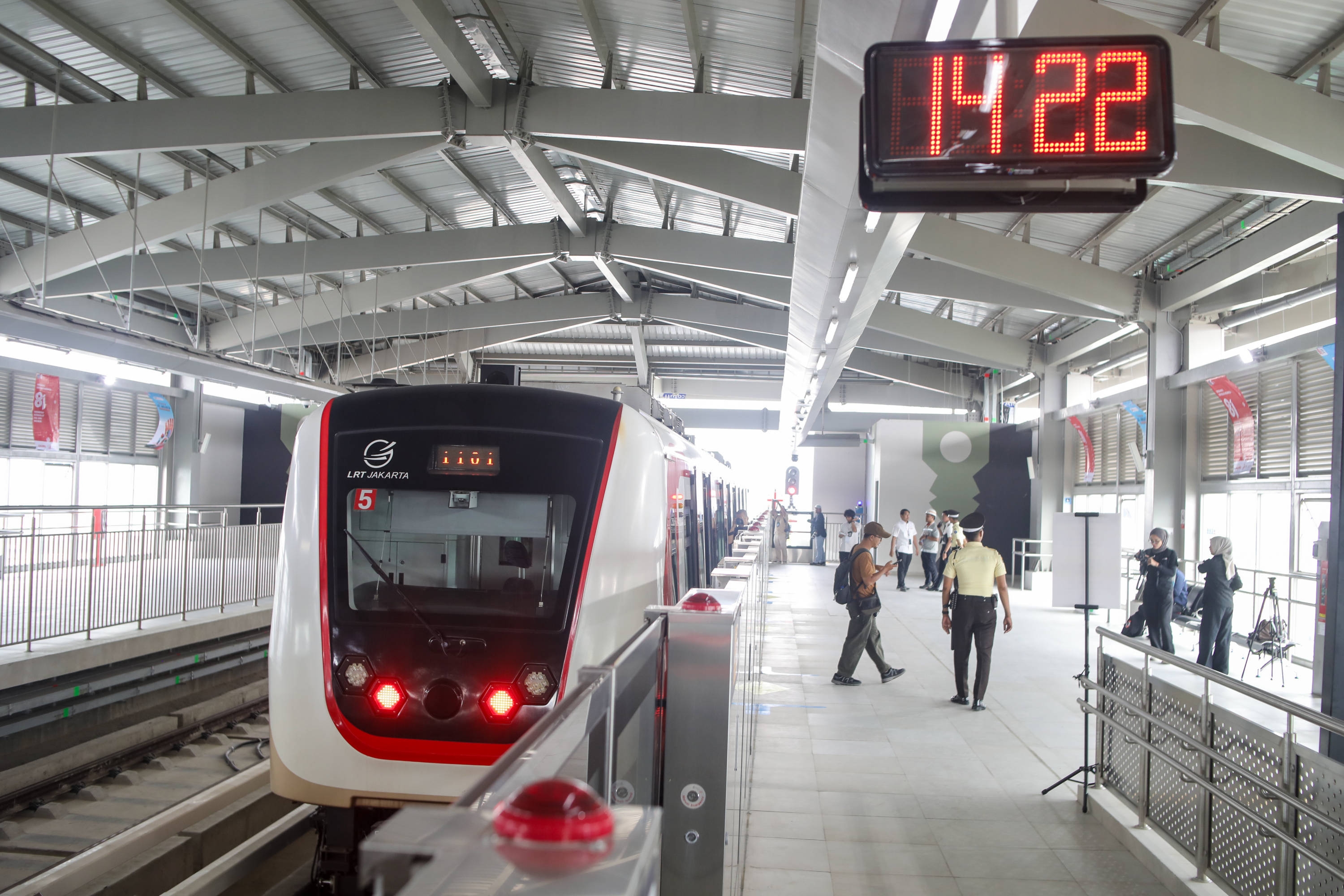 Resmi Beroperasi LRT Jakarta Layanan Kelapa Gading-Manggarai