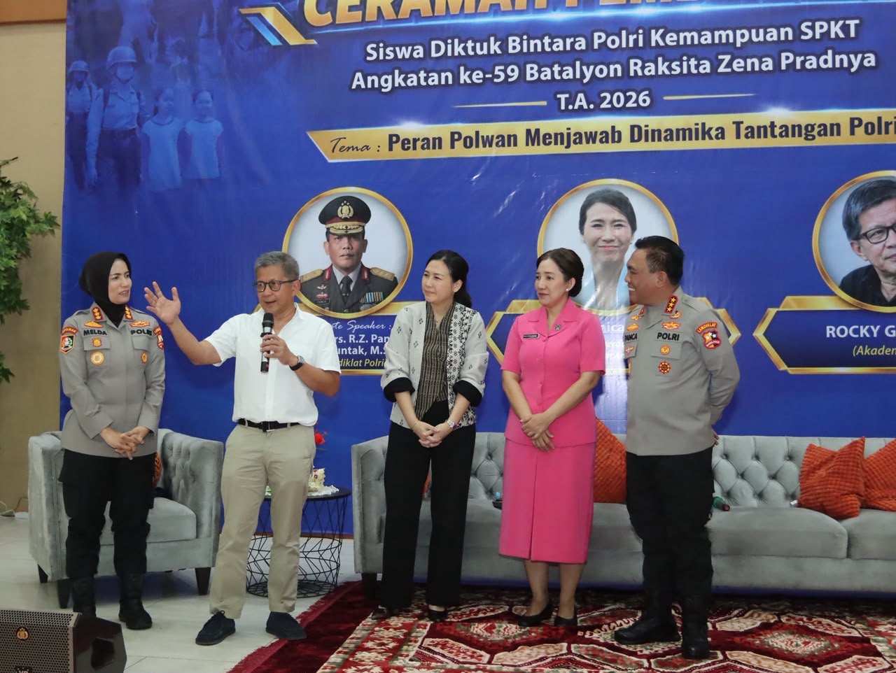 Gagas Kurikulum Peradaban, Rocky Gerung Ingin Polwan Jadi Negosiator Publik