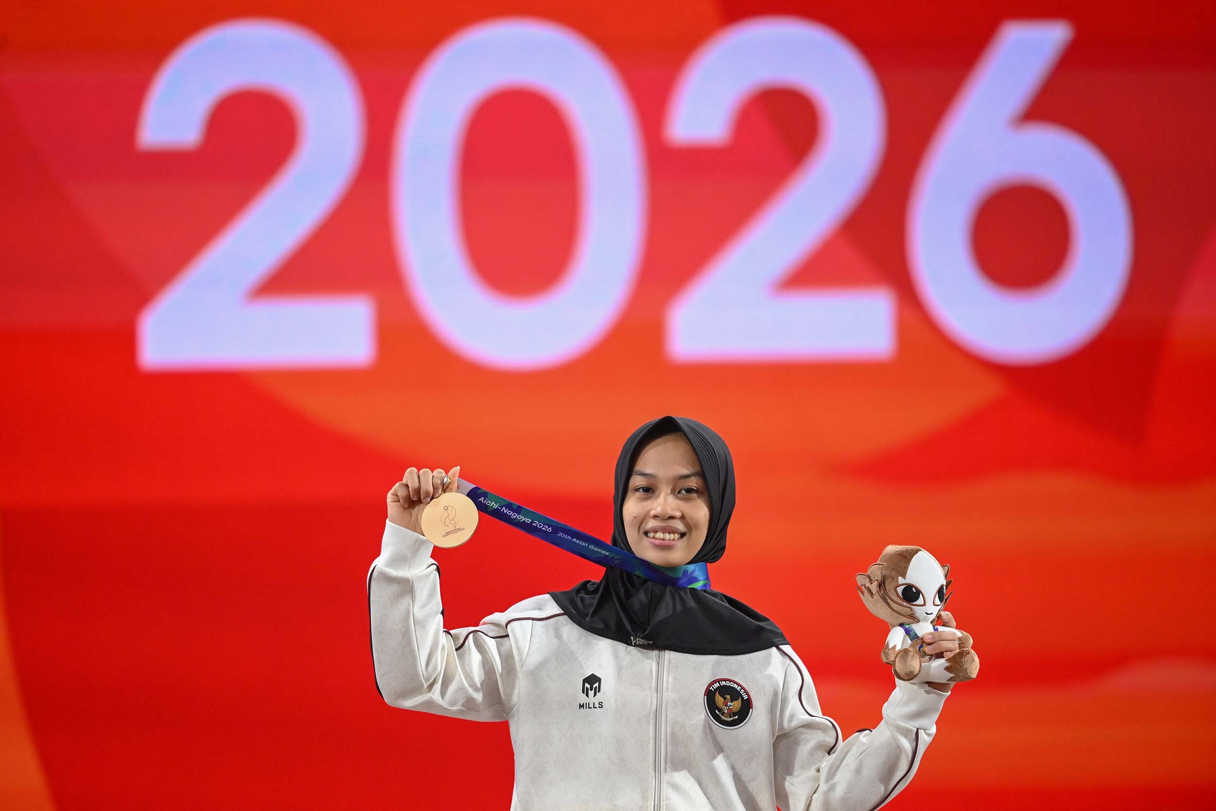Medali Perunggu Angkat Besi 49kg Putri