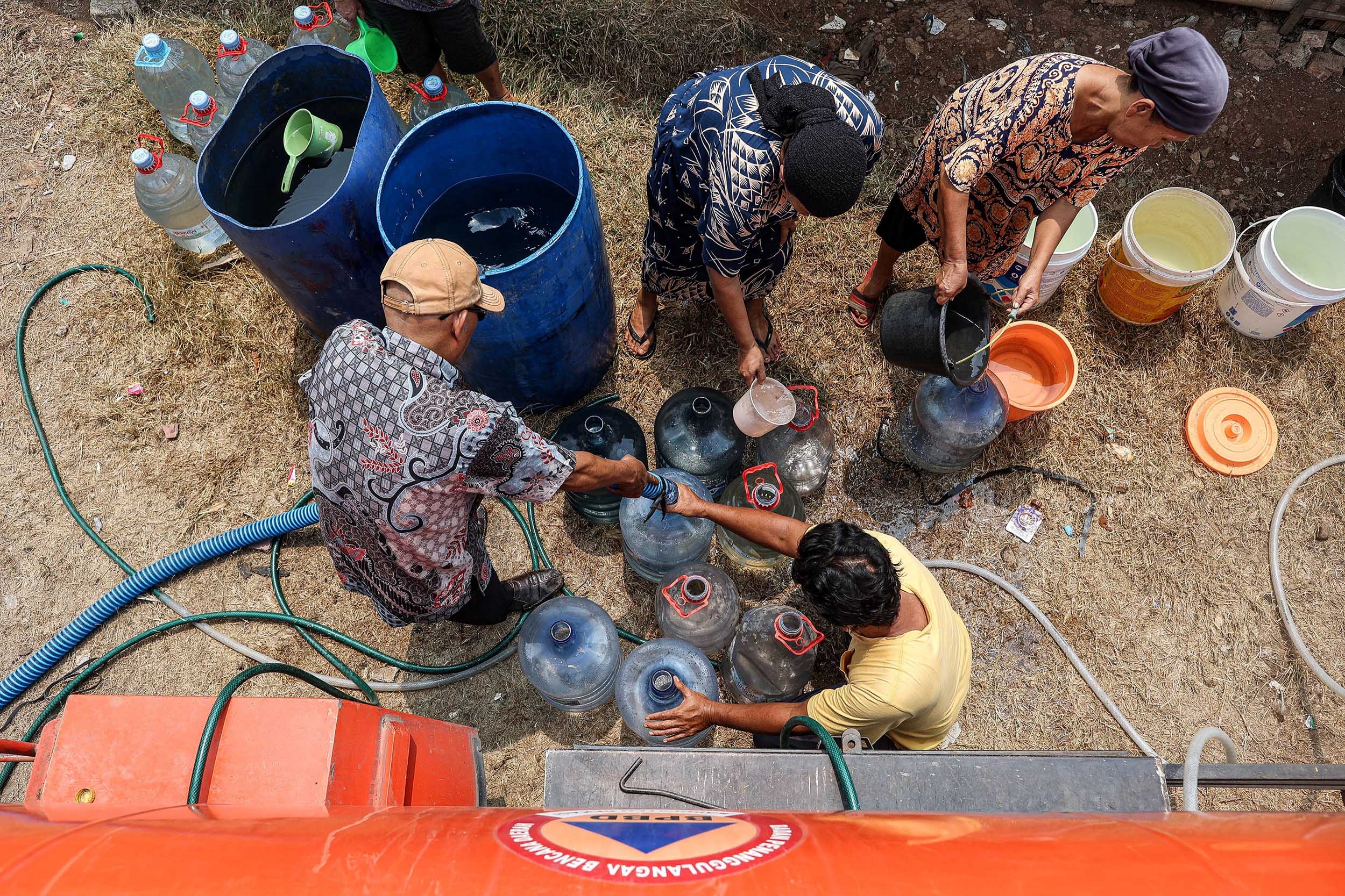 BPBD Kabupaten Bekasi Distribusi Air Bersih ke Warga Kekeringan
