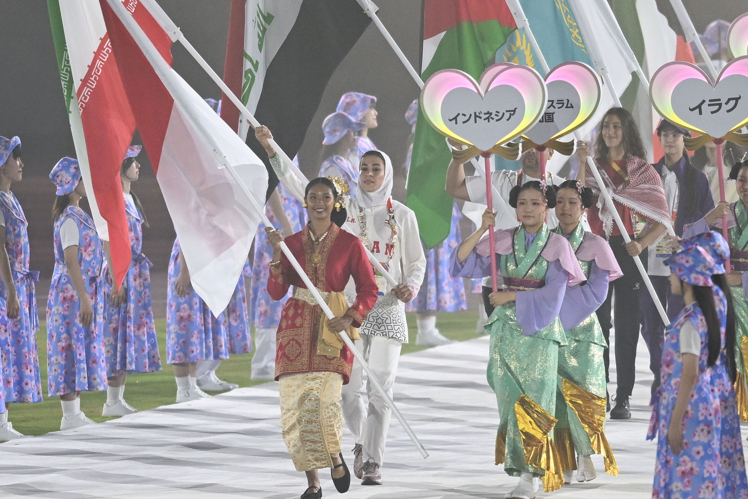 Defile Kontingen Indonesia pada Penutupan Asian Games 2026