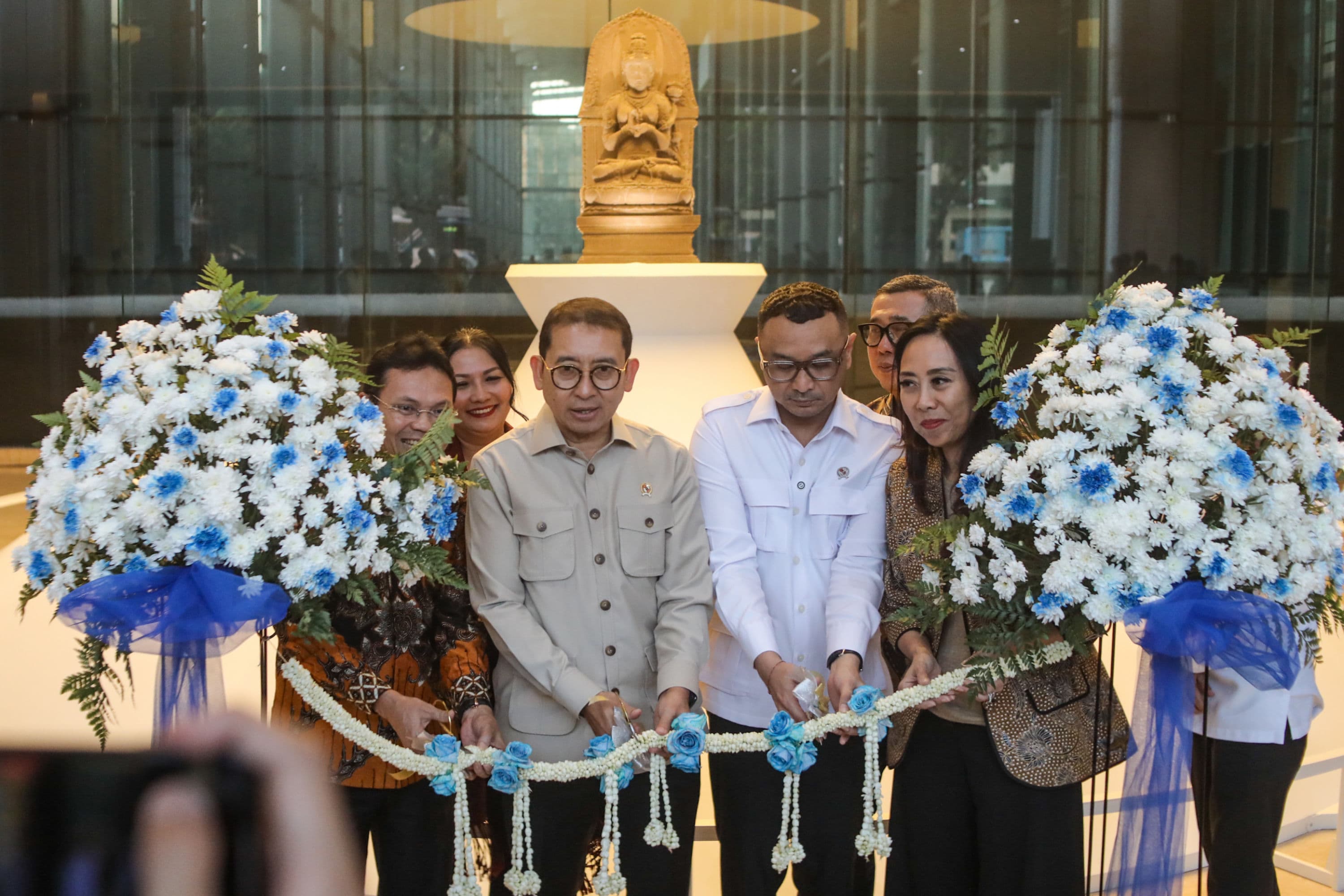 Menteri Kebudayaan Fadli Zon dan Wakil Menteri Kebudayaan Giring Ganesha meresmikan Galeri Prajnaparamita di Museum Nasional Indonesia, Jakarta, Selasa (13/10/2026). AKURAT.CO/Endra Prakoso