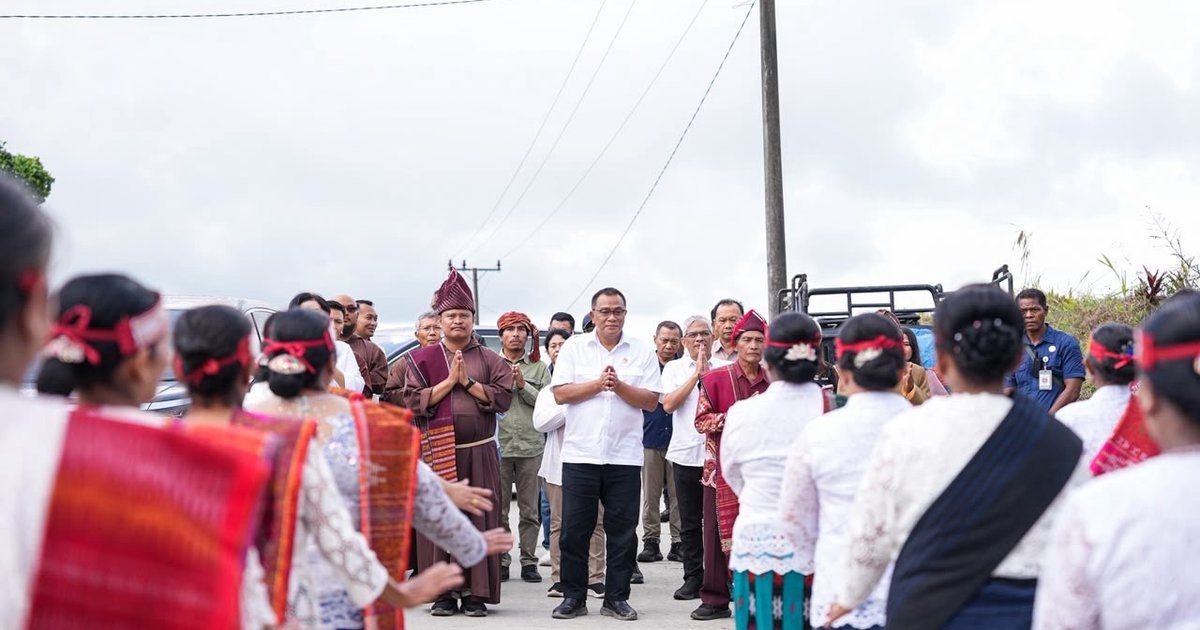 Menteri Jumhur Ajak Pastor dan Masyarakat Adat Selamatkan Ekosistem Danau Toba