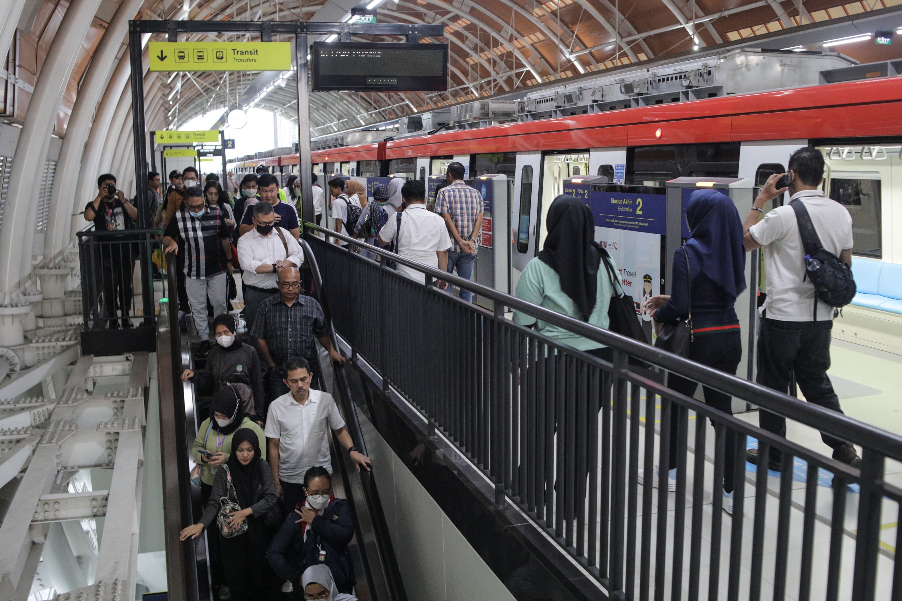 Tinggi Peminat, KAI Tambah Jadwal Perjalanan LRT Jabodebek