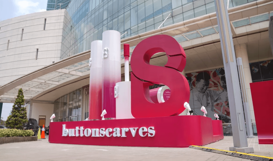 Sambut London Fashion Week, Buttonscarves Beauty Hadirkan Lip Cream Raksasa